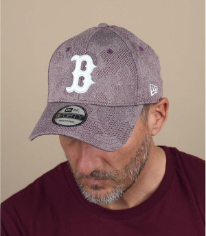 burgundy B cap Enginneered Plus Boston 940 maroon white